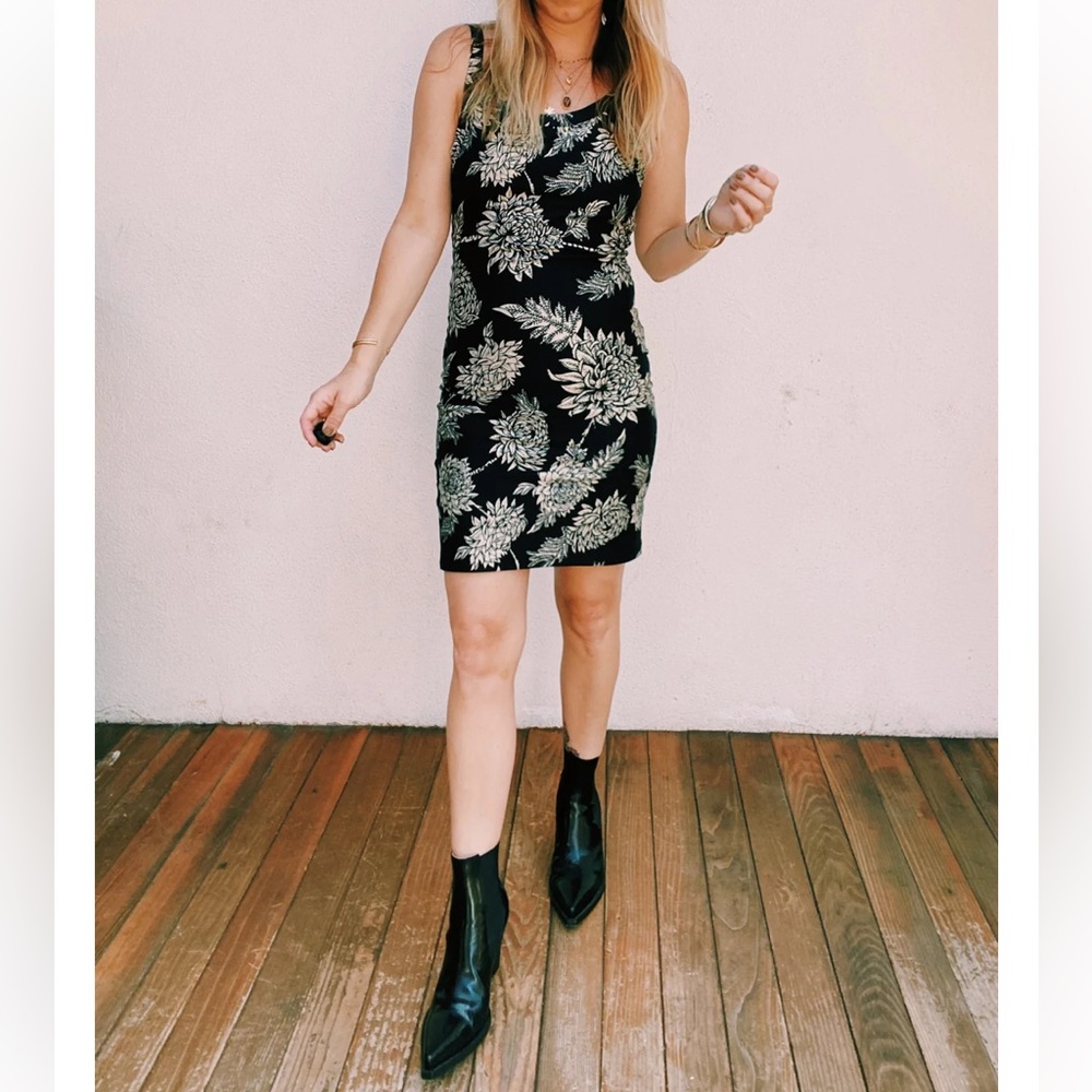 NWT!! Novella Royale Pearl mini dress in black dahlia size M